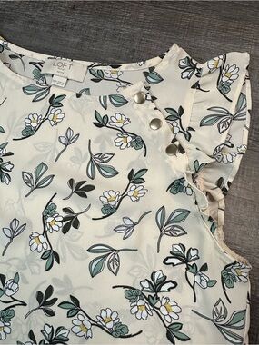 LOFT Cream Floral Ruffle Sleeve Top with Snap Buttons Petite XS